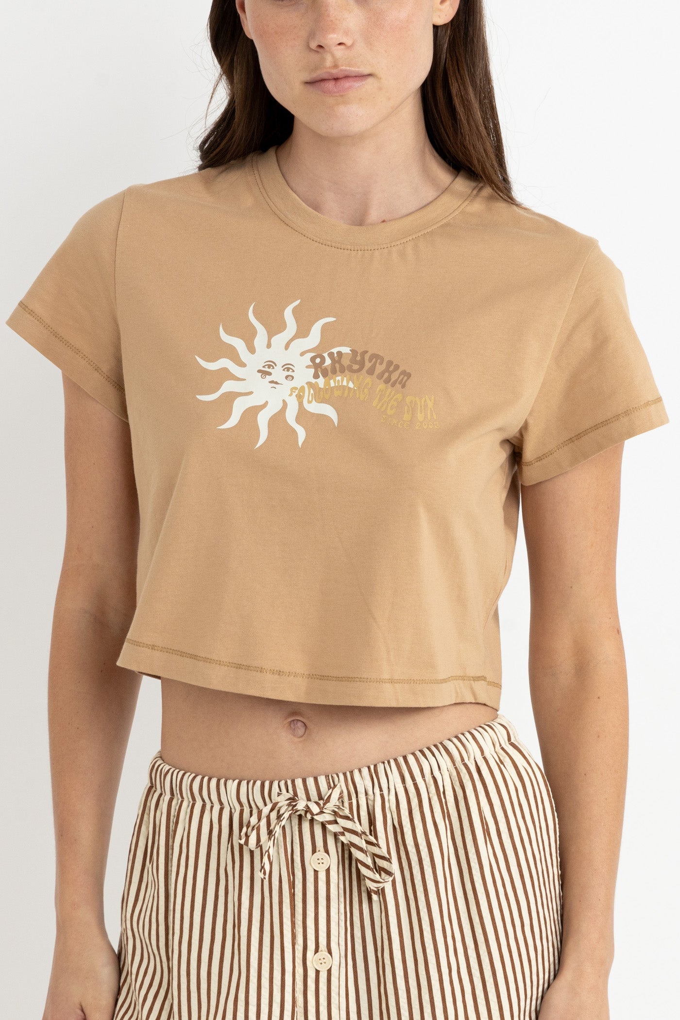 RHYTHM FOLLOW THE SUN CROP CREW TEE SAND