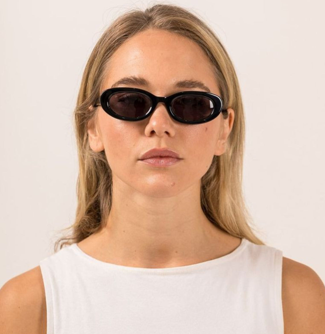 Lourdes: Black/ Smokey Grey Sito Shades