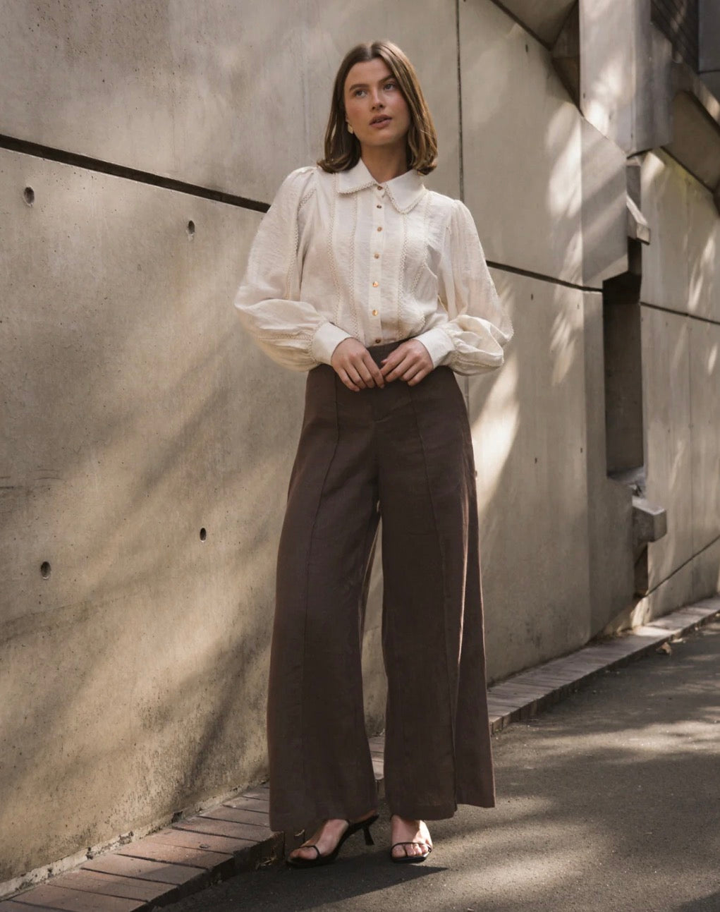 Choc Front Seam Linen Pant - White Closet
