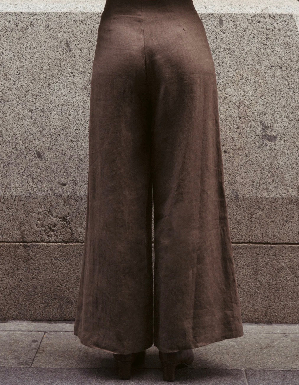 Choc Front Seam Linen Pant - White Closet