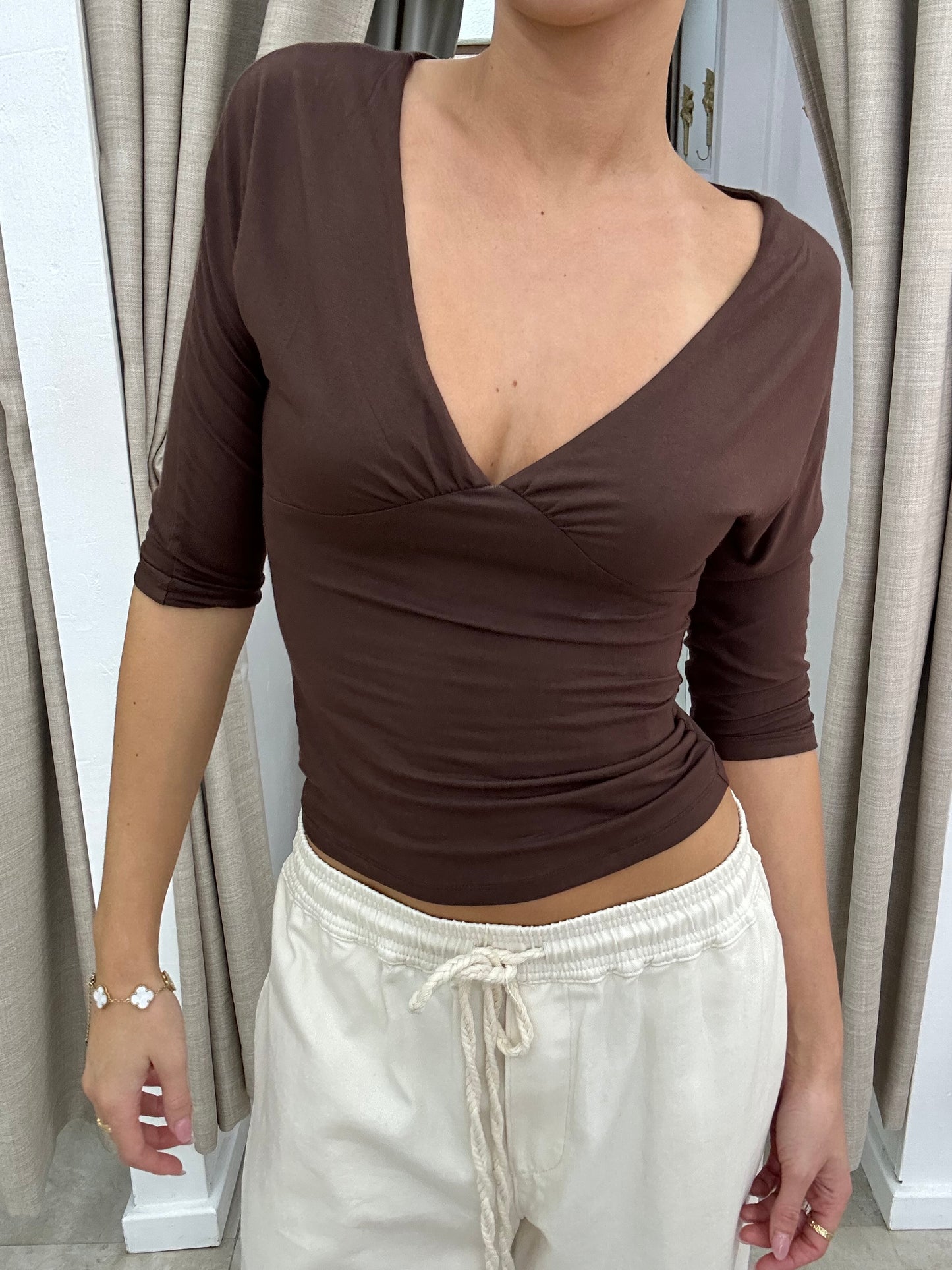 Choc V-Neck 1/4 Sleeve Top