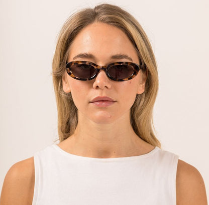 Lourdes: Pebble Tort Grey Sito Shades