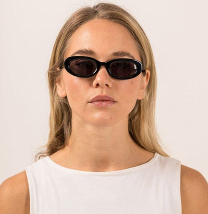 Lourdes: Black/ Smokey Grey Sito Shades