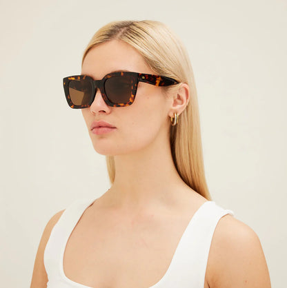 Harlow: Maple Tort/Brown Polar Sito Shades