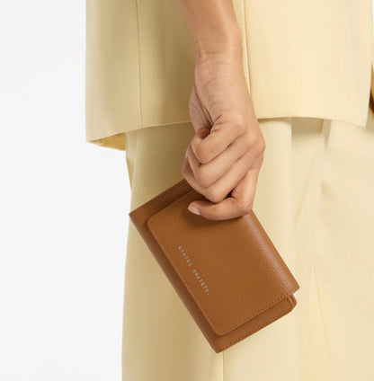 Visions - Camel Wallet Status Anxiety