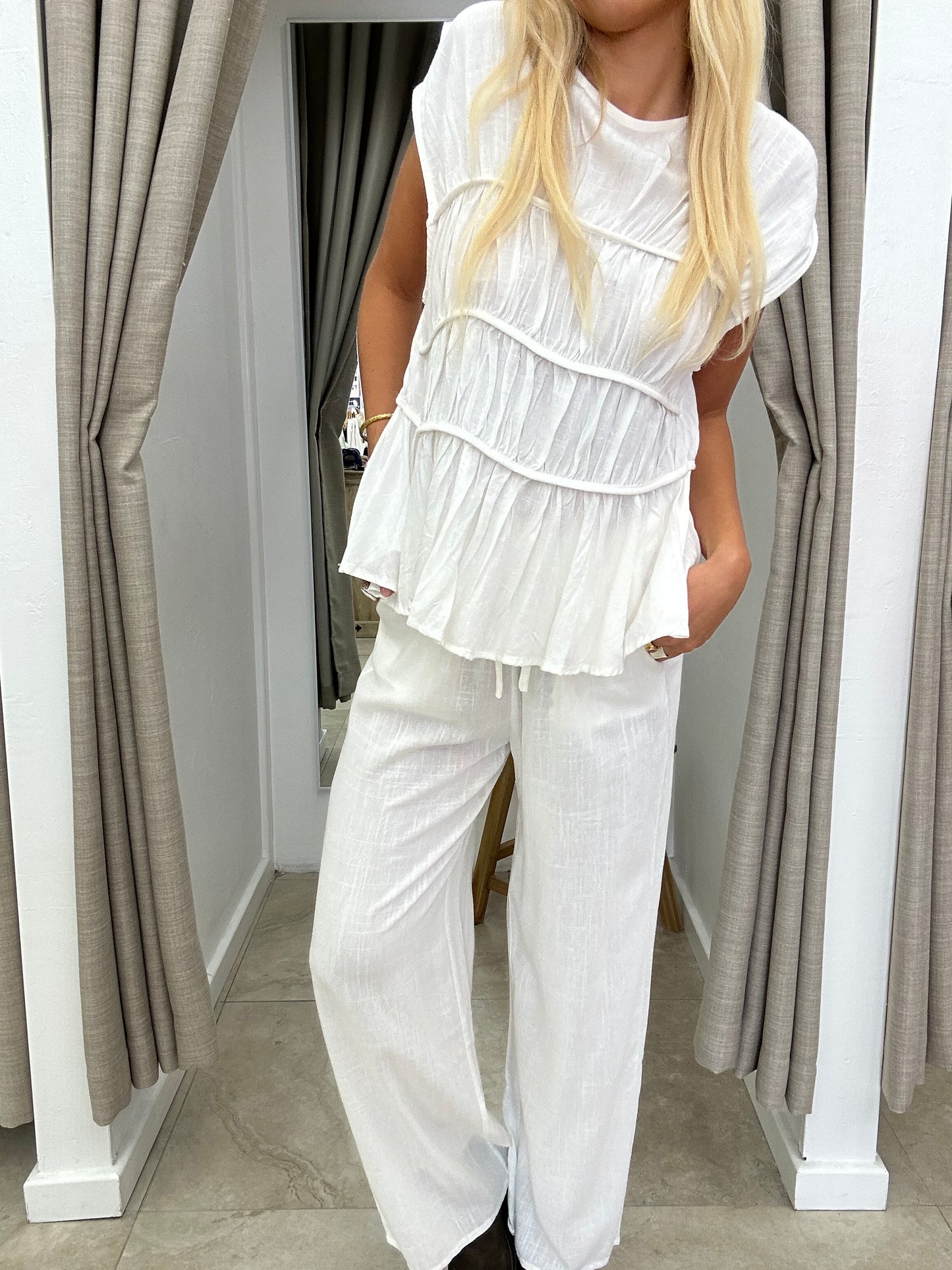 Delilah Set By Frankie White Top