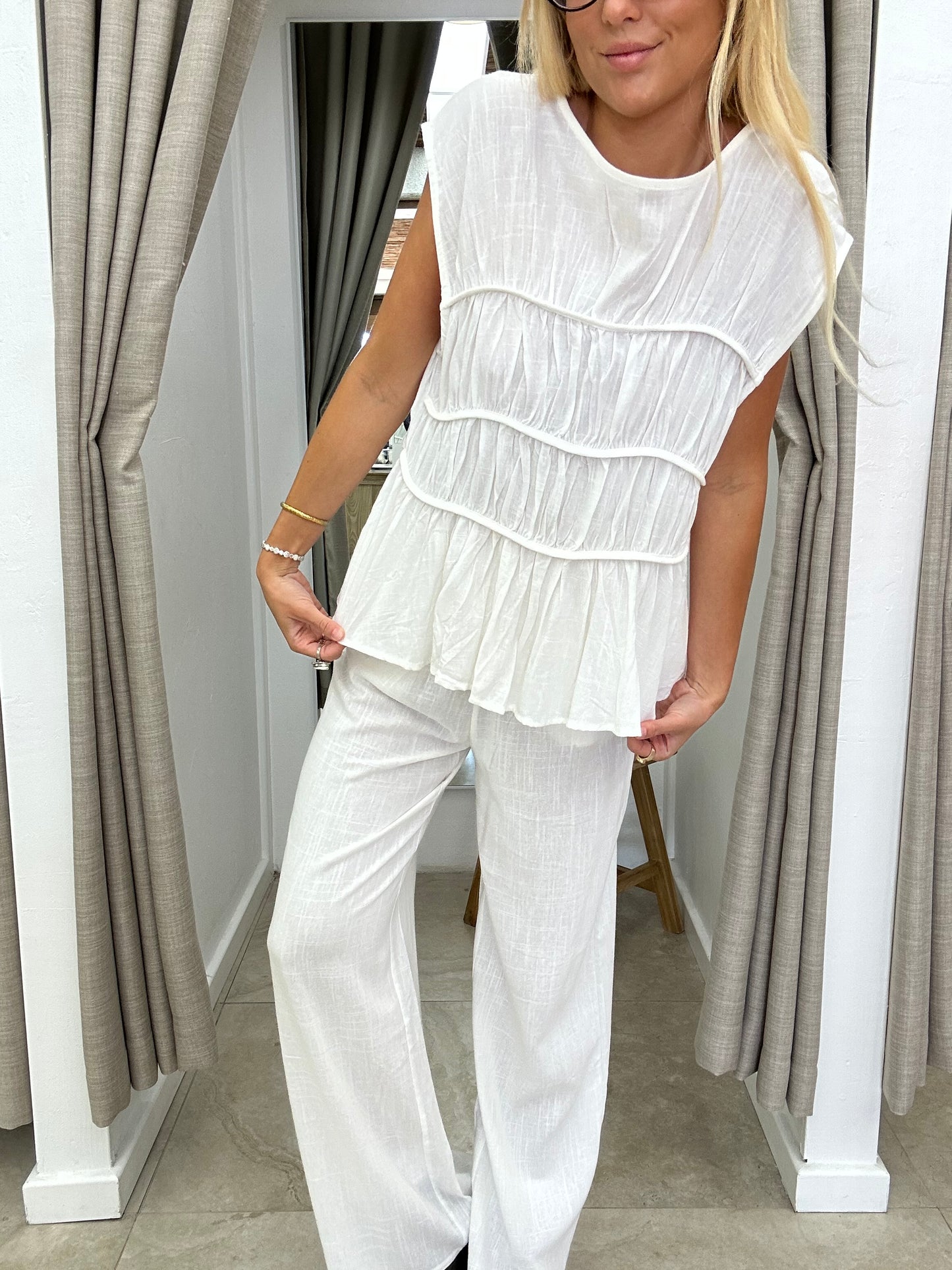 Delilah Set By Frankie White Top