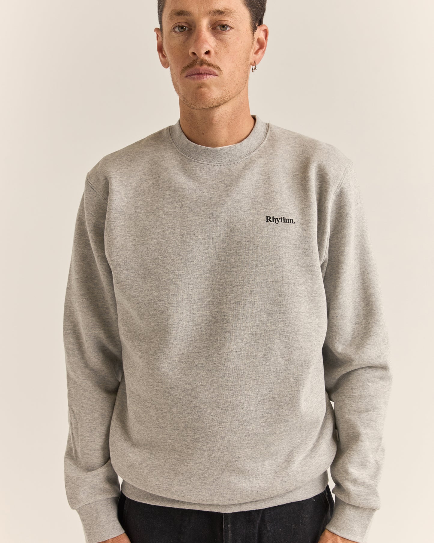 BRAND FLEECE CREW