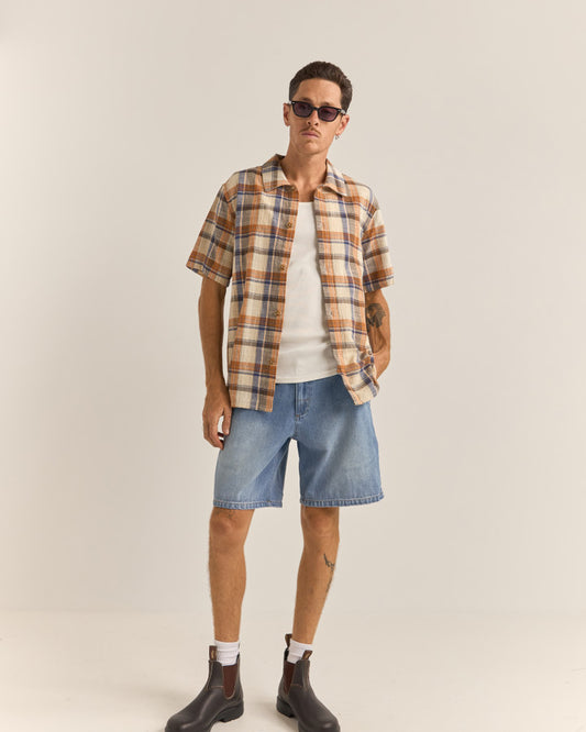 ESSENTIAL DENIM SHORT