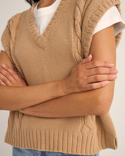FINLEY CABLE KNIT VEST