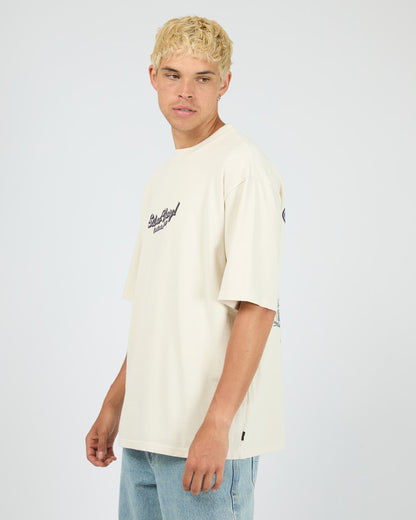 PULL UP A CHAIR TEE nat